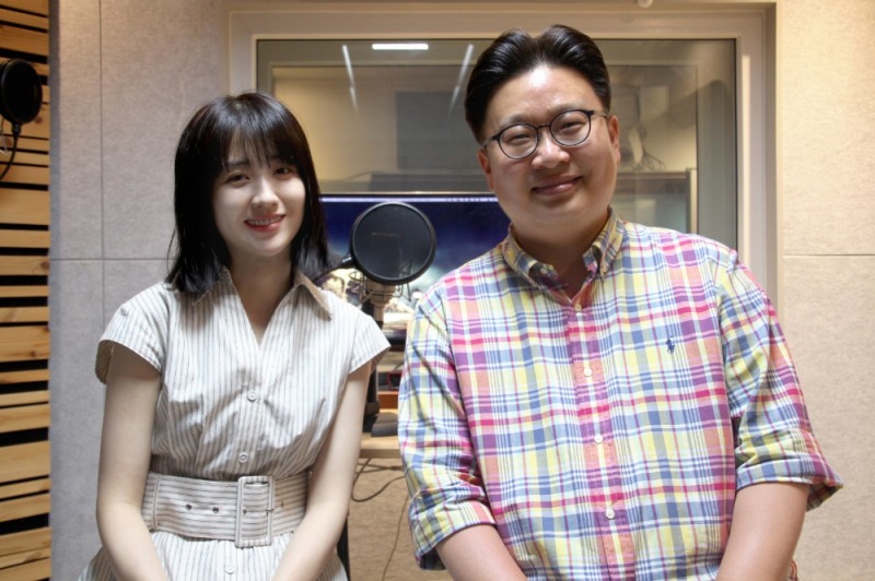 이번 영상을 기획한 서경덕 교수와 내레이션을 맡은 배우 박하선