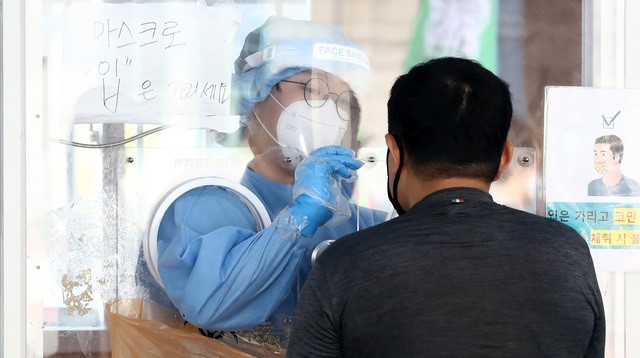 강원, 롯데마트·입국 외국인 집단감염 등…33명 확진