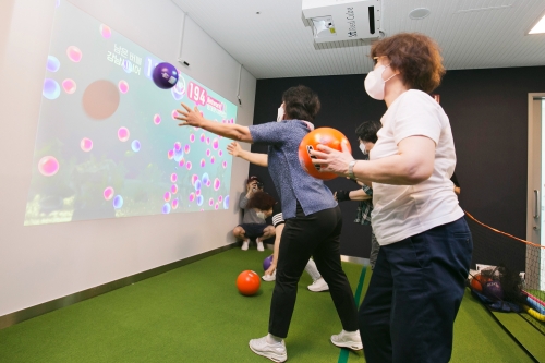 KT, 메타버스 시니어 치매예방 활동 지원