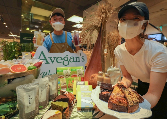 현대백화점 압구정본점, "건강·맛 모두 잡은 비건 식품 만나보세요"