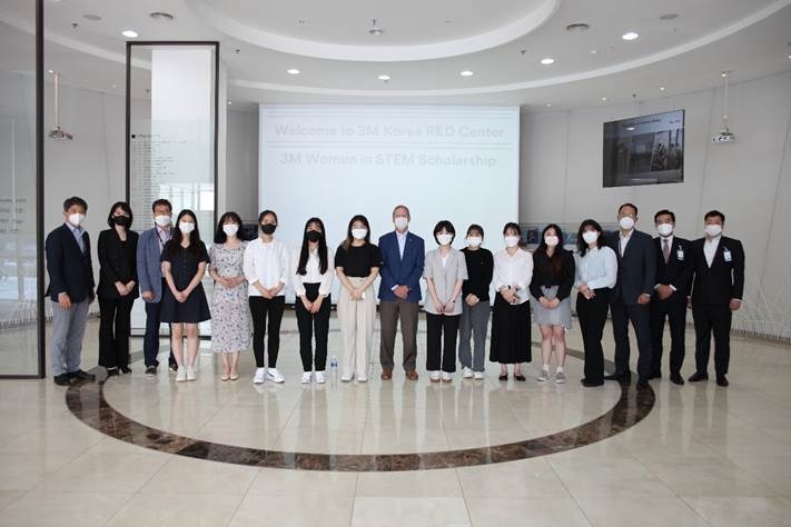 사진: 3M Women in STEM 장학금 수여식