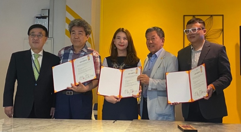사진=아액스(AEX)와 이윤아트가 미술자산관리 공동사업 협약을 체결하였다.