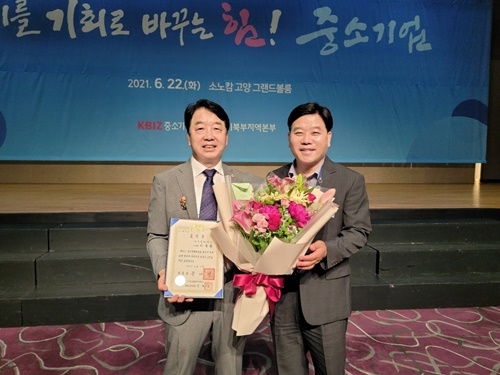 다원체어스 이규윤 대표, 모범기업인 부문 대통령표창 수상