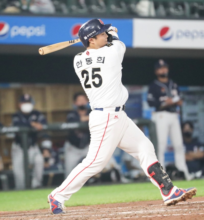 5월의 깊은 부진에서 깨어난 한동희의 반전은 롯데 타선 전체에 큰 힘이 되고 있다.