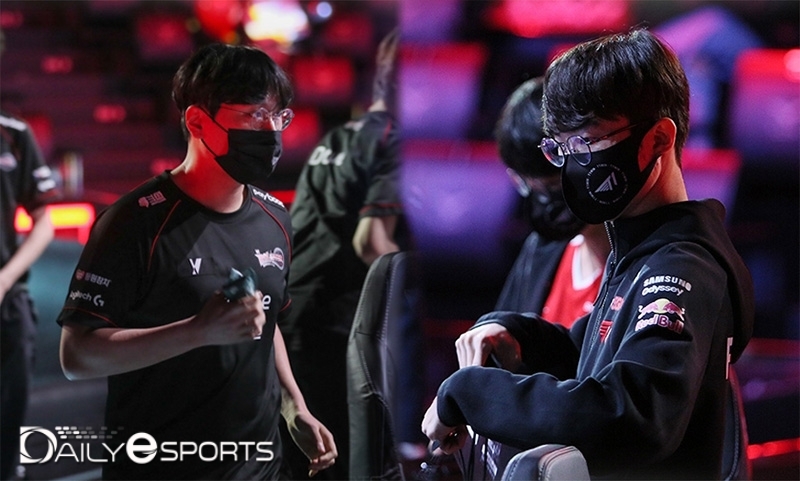 kt 롤스터 '블랭크' 강선구(왼쪽)와 T1 '페이커' 이상혁.