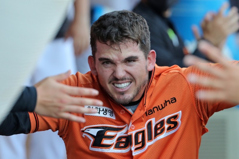 외국인선수로 상한액인 100만달러로 영입한 라이온 힐리가 기대에 미치지 못해 결국 67게임만에 방출되고 말았다.