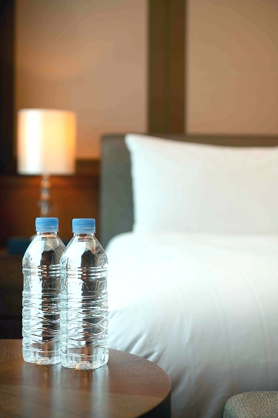 롯데호텔, 브랜드 호텔업계 첫 무(無)라벨 생수 제공