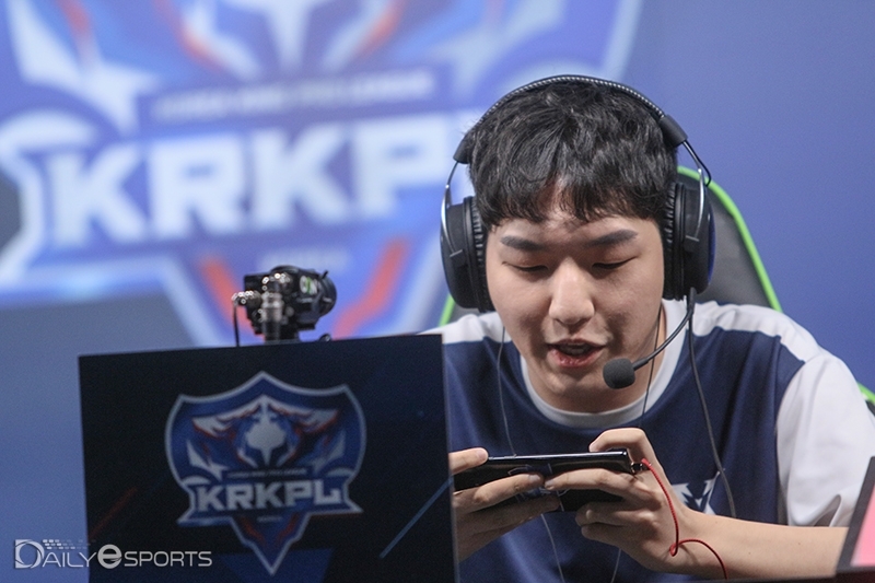 킹존 왕자영요 팀에서 활동했던 'JY' 이준.