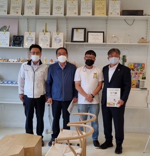 전남도의회 농수산위원회 장세일 의원(더불어민주당·영광1)은 농촌현장 방문/사진=전남도의회