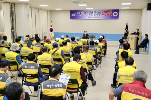 대한노인회 신안군지회, 노인재능나눔활동사업 참여자 소양교육/사진=신안군