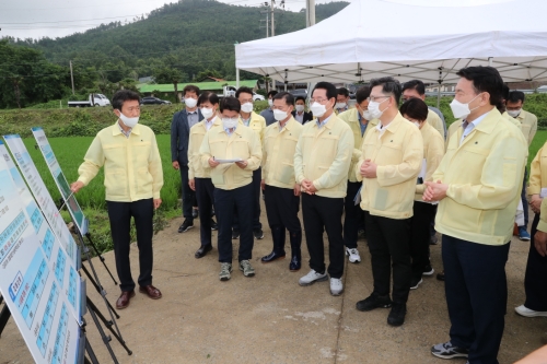 김현수 농림축산식품부 장관, 장흥 집중호우 피해 지역 병해충 방제 현장 방문