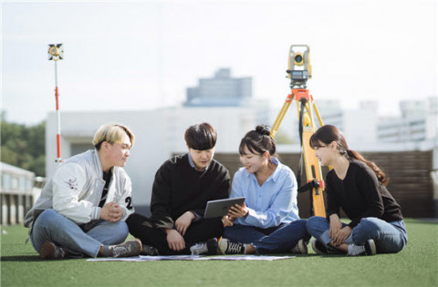 사진=신구대학교 지정부동산과 학생들이 실습수업을 하고 있다