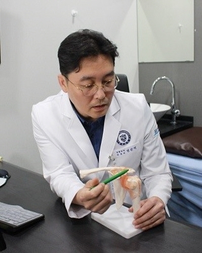 무리한 어깨 운동, '어깨충돌증후군' 유발할 수 있다.