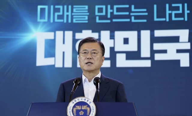 문재인 대통령이 14일 청와대 영빈관에서 열린 ‘한국판 뉴딜 2.0 미래를 만드는 나라 대한민국’에서 기조연설을 하고 있다. (사진=청와대 제공)