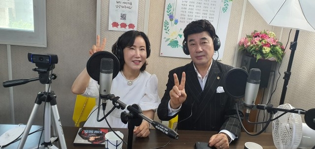 트로트 가수 김설과 현준