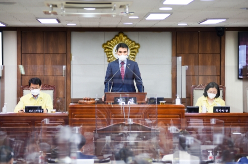 순천시의회(의장 허유인)는 16일 제253회 임시회 제2차 본회의를 열어, ‘순천만가든마켓 주식회사 설립 출자 동의안’ 등 17건의 안건을 의결하고 8일간의 임시회 일정을 마무리했다/사진=순천시의회