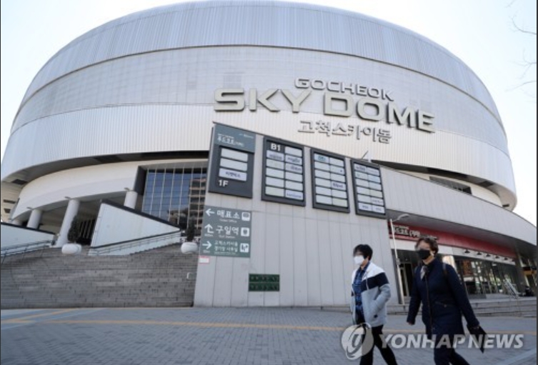 프로야구 키움 선수 2명도 NC 코로나19 확진자 나온 호텔에서 술자리 가져…1명은 음성, 다른 한명은 결과 기다리는 중, 모든 선수 PCR 검사 요청