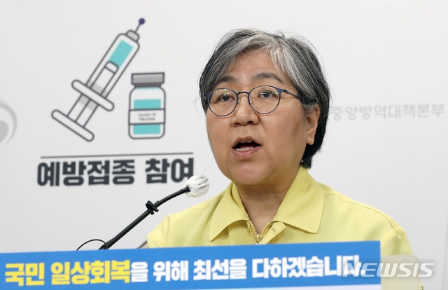정은경 코로나19 예방접종대응추진단장이 1일 오후 충북 청주 질병관리청에서 7월 예방접종 세부 시행계획을 발표하고 있다.