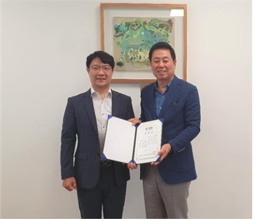 왼쪽부터 김시출 부회장(엠제이플렉스 대표), 한국HR서비스산업협회 김정현 회장