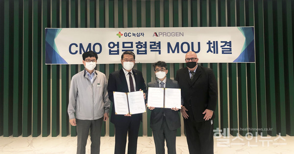 왼쪽부터김성화GC녹십자오창공장장,임승호GC녹십자생산부문장,경영철에이프로젠오송공장장,PaulAndrea에이프로젠공장운영책임전무