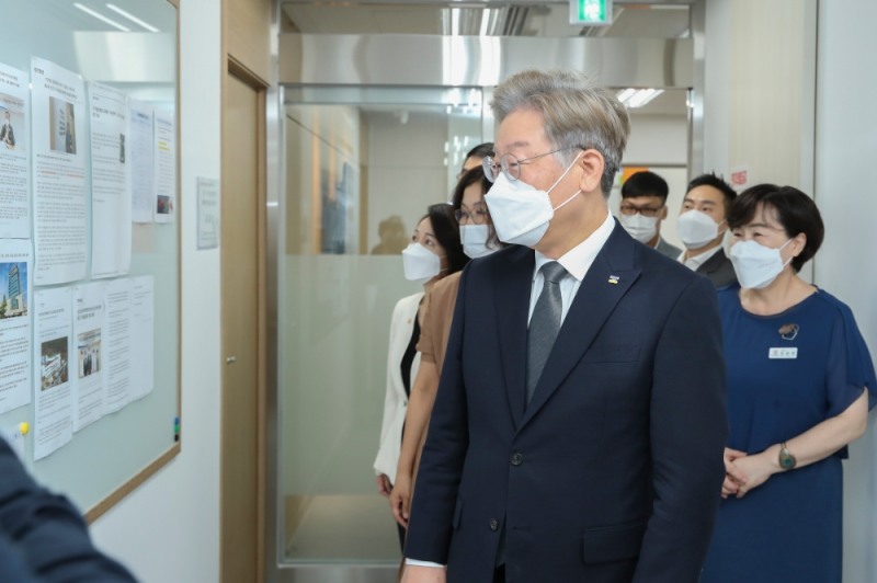 이재명 경기지사가 디지털성범죄 예방현장을 방문했다.사진=경기도제공