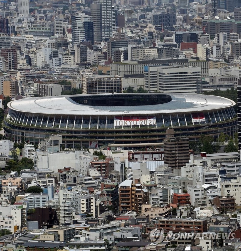 (도쿄=연합뉴스)도쿄올림픽 개막식을 이틀 앞둔 21일 오후 일본 도쿄도(東京都)의 한 고층 건물 전망대에서 도쿄올림픽의 메인 스타디움으로 사용될 일본 국립경기장이 보인다.