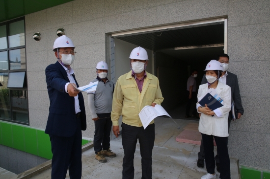 명현관 해남군수는 지난 22일 주요현안사업 현장을 찾아 추진 상황을 점검했다./사진=해남군
