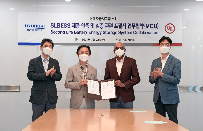 (왼쪽부터) 현대차그룹 에너지신사업추진실장 오재혁 상무, 현대차그룹 이노베이션담당 지영조 사장, UL 커머셜 총괄 사지브 제수다스(Sajeev Jesudas) 사장, UL 류신환 상무./ 사진 제공 = 현대자동차