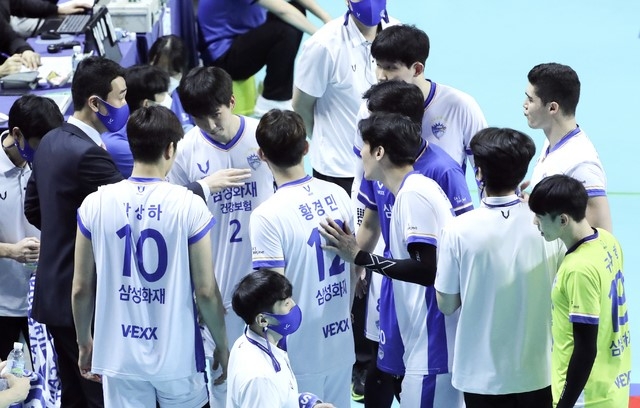 '2020-2021 도드람 V-리그 우리카드와 삼성화재의 경기