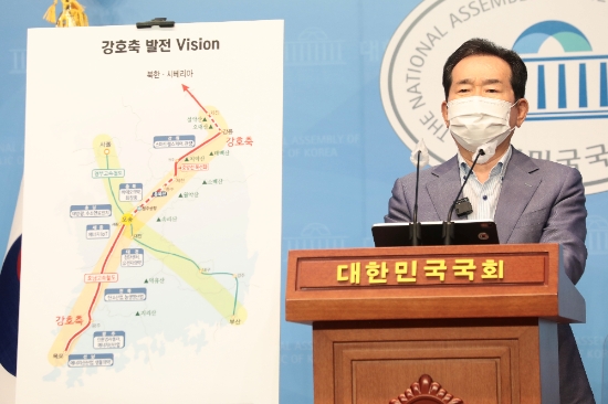 더불어민주당 대통령선거 경선 후보인 정세균 전 국무총리가 25일 오후 1시 30분 국회 소통관에서 ‘균형발전 4.0–신수도권 플랜’에 대한 정책발표 기자회견을 하고 있다./사진=균형사다리 광주·전남본부