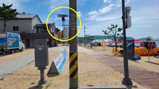 완도군 신지 명사십리 해수욕장 스마트 무인 계측기./사진=완도군