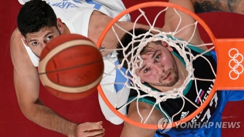 루카 돈치치(오른쪽)