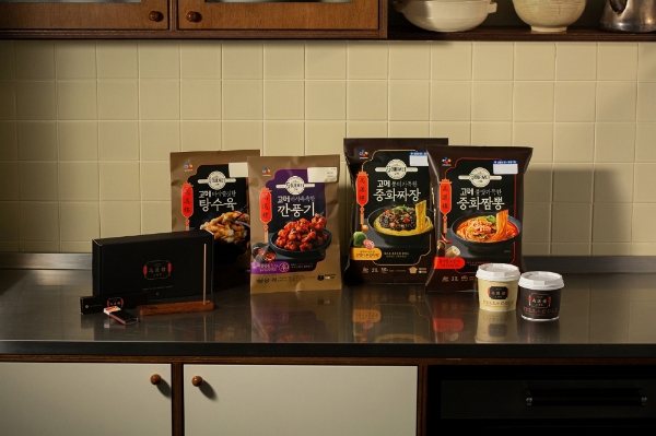 MZ세대를 공략하기 위한 식품업계와 온라인 쇼핑플랫폼간의 협업이 활발하다. CJ제일제당 고메가 온라인 셀렉트샵 29CM와 협업해 브랜딩 기획전을 선보였다./ 사진 제공 = CJ제일제당