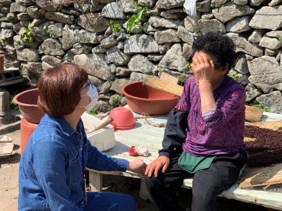여수시는 최근 코로나19 전국적인 확산으로 기존에 운영하던 노인맞춤돌봄서비스를 8월 비대면으로 전환해 시행한다./사진=여수시