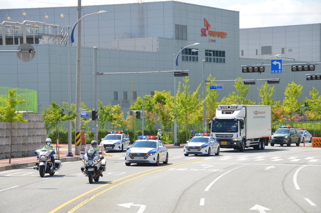 7월 18일 경북 안동 SK바이오사이언스 공장에서 아스트라제네카 백신이 수송차량에 실려 출하되고 있다. (사진=백신수송지원본부 제공).