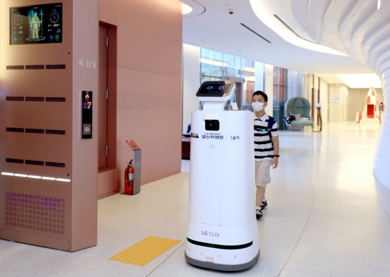 학생검진도우미 안내 로봇 클로이