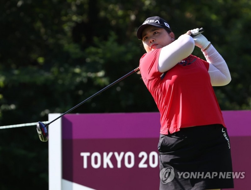 (사이타마=연합뉴스) 6일 일본 사이타마현 가스미가세키 컨트리클럽에서 열린 도쿄올림픽 여자골프 3라운드. 박인비가 2번홀에서 티샷 하고 있다.