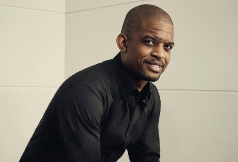 트론의 파트너이나 제작감독에 지명된 로버슨(Gee Roberson)