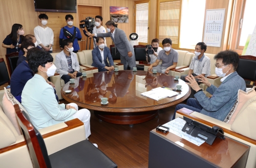 2020 도쿄올림픽 양궁 국가대표 안산 선수가 아버지 고향인 전남 강진군을 방문했다/사진=강진군