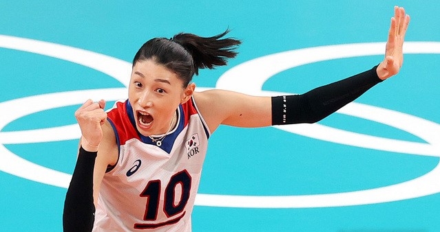 8일 일본 도쿄 아리아케 아레나에서 열린 도쿄올림픽 여자배구 동메달 결정전 대한민국 대 세르비아의 경기, 대한민국 김연경이 팀이 득점을 올리자 기뻐하고 있다.