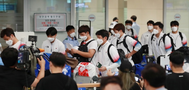 도쿄 올림픽에 참가했던 야구 대표선수들이 8일 하오 인천 국제공항을 통해 귀국하고 있다.