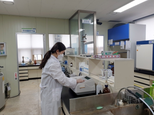 수질검사 장면/사진=목포시