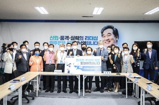 이낙연 더불어민주당 대선 경선 예비후보는 10일 오전 서울 여의도에 차려진 선거캠프 브리핑실에서 ‘주치의제도 범국민운동본부’와 정책협약식을 가졌다./사진=이낙연 필연캠프