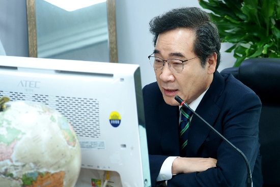 이낙연 더불어민주당 대선 경선 예비후보가 11일 한중수교 29주년을 기념해 서울 종로구 서머셋 팰리스 호텔에서 개최한 한중 전문가 포럼에서 온라인 기조연설을 하고 있다./사진=이낙연 필연캠프