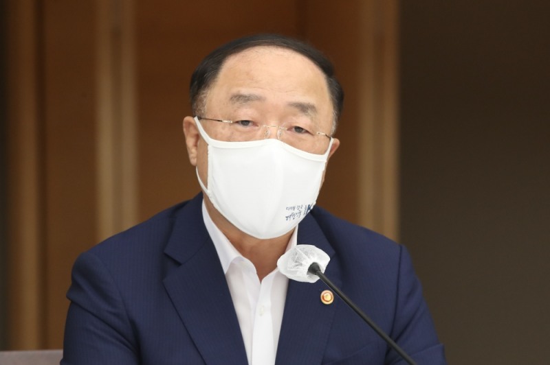 홍남기 경제부총리 겸 기획재정부 장관이 11일 오후 서울 중구 대한상공회의소에서 열린 '부총리-경제단체장 간담회'에서 모두발언을 하고 있다. (공동취재사진)