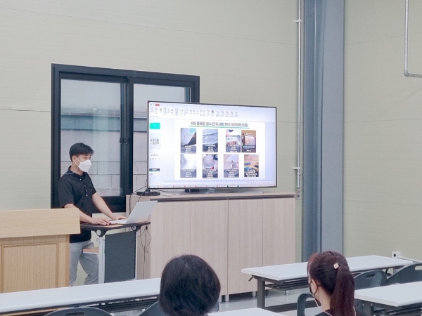 샤워플러스 관계자가 교육을 진행하고 있다./ 사진 제공 = 샤워플러스㈜