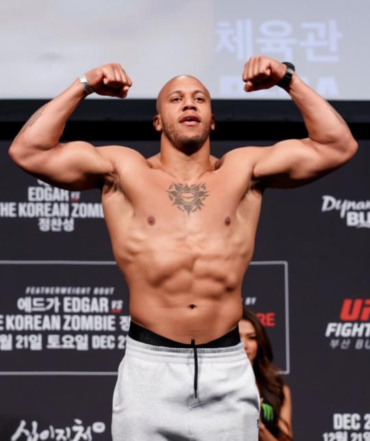 시릴 가네, 헤비급 랭킹 1위에 P4P 첫 입성. 14위.