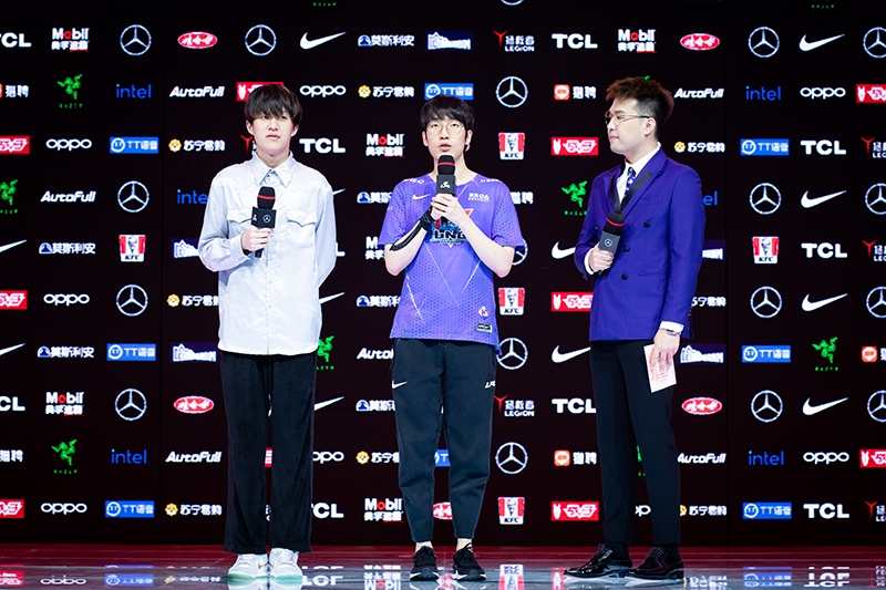 인터뷰 중인 '타잔' 이승용(Photo=LPL 官方)