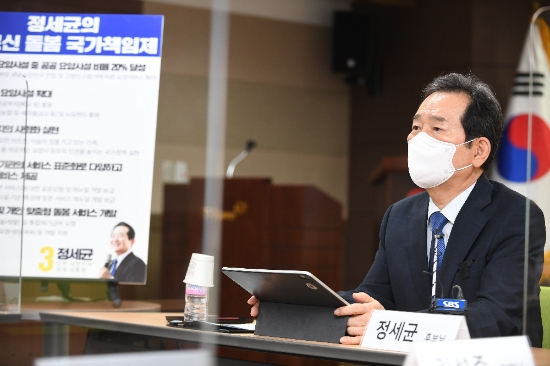 더불어민주당 대통령선거 경선 후보인 정세균 전 국무총리는 13일 서울 영등포구 여의도에 위치한 국민건강보험공단 서울·강원지역본부 6층 대회의실에서 ‘어르신 돌봄 국가책임제’ 공약을 발표하고 있다./사진=균형사다리 광주·전남본부