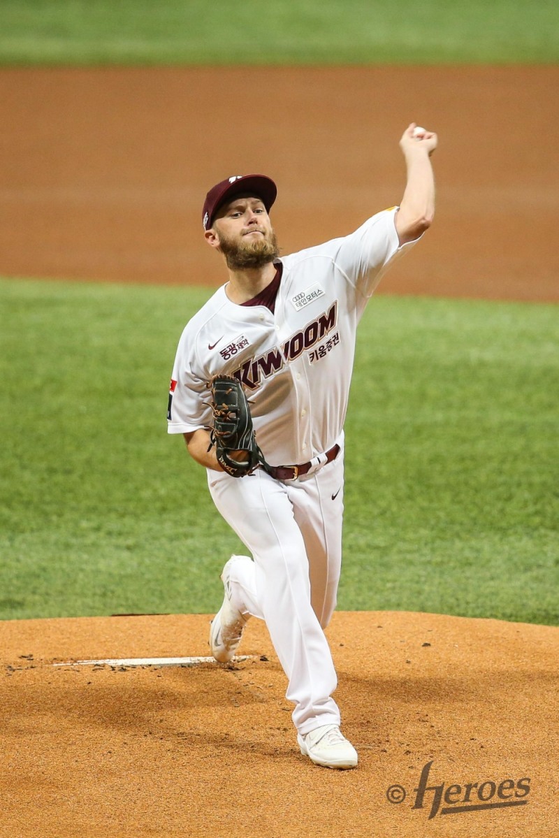 에이스 요키시는 후반기 2게임에서 13이닝 2실점으로 2승을 챙겨 시즌 11승으로 다승 단독 선두에 나섰다.